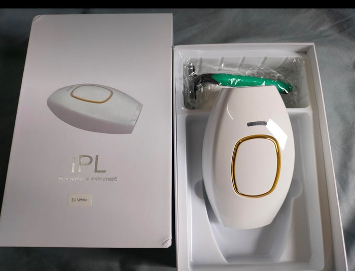 Real photo of the HaloSilk IPL device next to its box