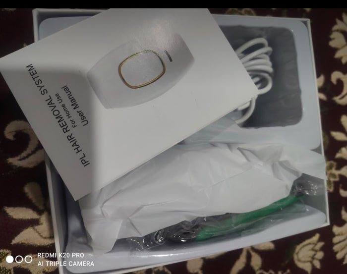 Real photo of the HaloSilk IPL box with its user manual